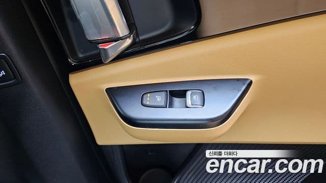 Kia Carnival 2023 — ფოტო 19/20