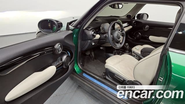 Mini Cooper S 2023 — ფოტო 10/20