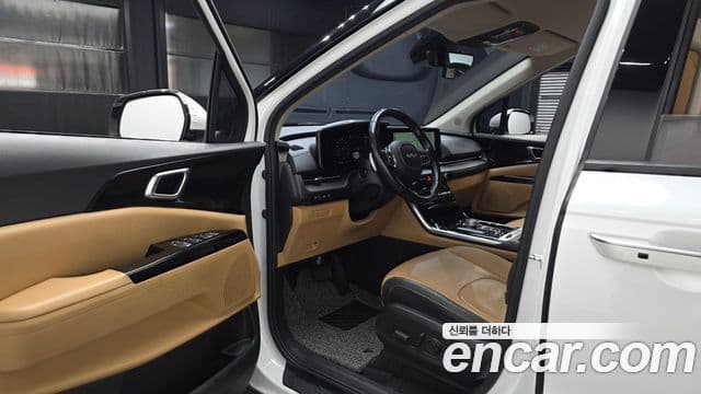 Kia Carnival 2021 — фото 8 из 20