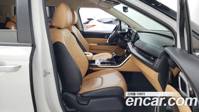 Kia Carnival 2023 — ფოტო 11/20