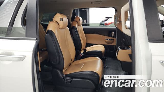 Kia Carnival 2023 — ფოტო 12/20