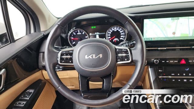 Kia Carnival 2023 — фото 13 из 20