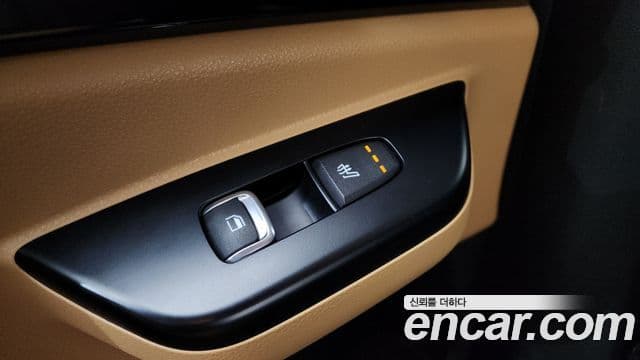 Kia Carnival 2023 — ფოტო 18/20