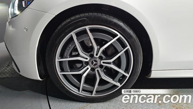 Mercedes-Benz E-Class 2022 — фото 4 из 20