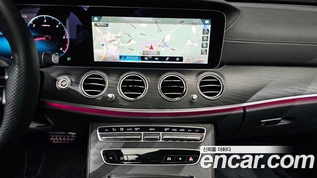 Mercedes-Benz E-Class 2022 — ფოტო 11/20