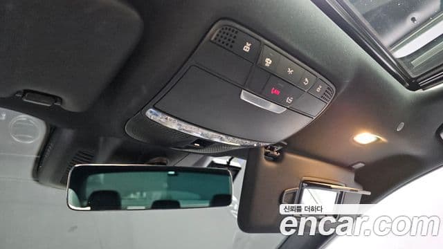 Mercedes-Benz E-Class 2022 — ფოტო 16/20