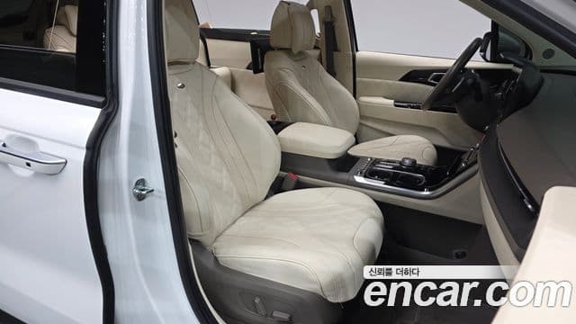 Kia Carnival 2021 — фото 9 из 20