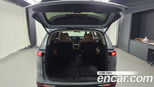 Kia Carnival 2023 — ფოტო 20/20