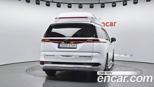 Kia Carnival 2021 — ფოტო 5/20