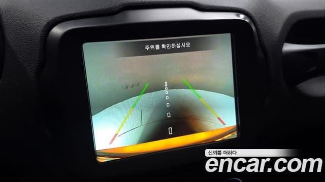 Jeep Renegade 2023 — ფოტო 15/20