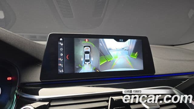 BMW 5 Series 2018 — фото 15 из 20