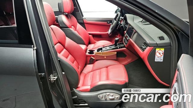 Porsche Macan 2023 — Şəkil 10/20