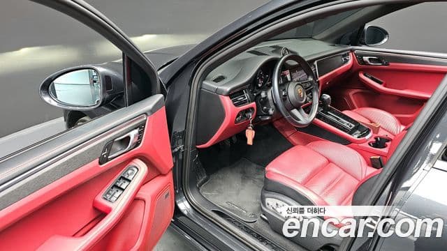 Porsche Macan 2023 — фото 12 из 20
