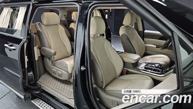 Kia Carnival 2022 — ფოტო 8/20