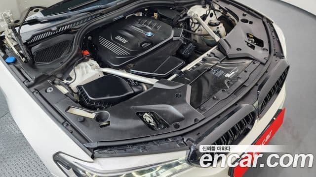 BMW 5 Series 2018 — ფოტო 17/20