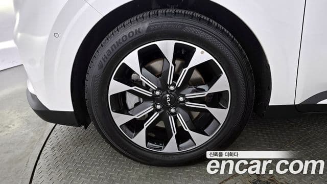 Kia Carnival 2022 — ფოტო 5/20