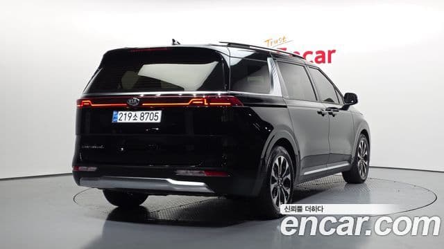 Kia Carnival 2021 — фото 2 из 20