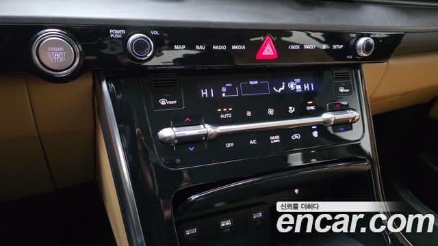Kia Carnival 2021 — фото 17 из 20