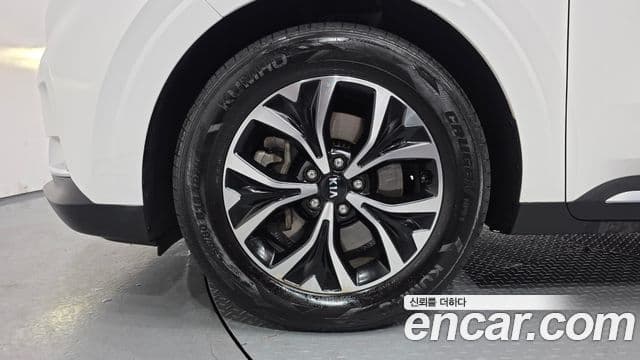 Kia Carnival 2021 — Фото 5/20