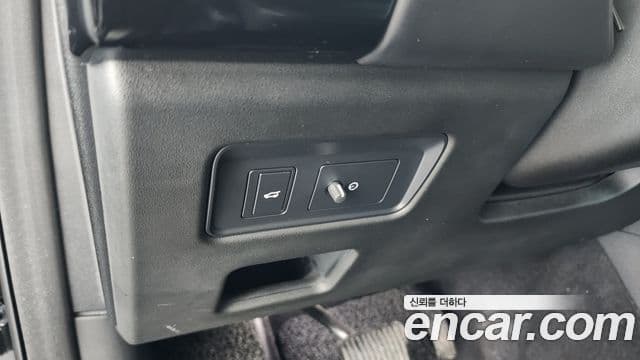 Land Rover Discovery 5 2019 — Şəkil 14/20