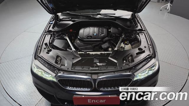 BMW 5 Series 2020 — фото 6 из 20