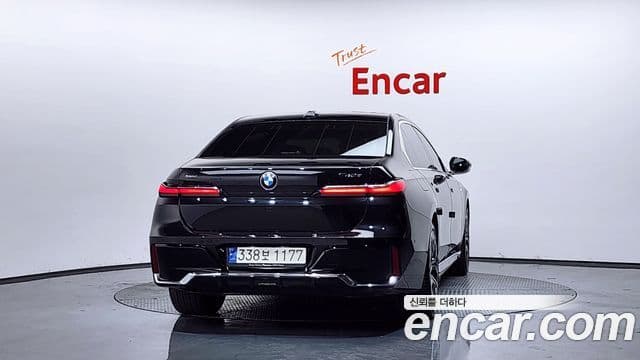BMW 7 Series 2023 — ფოტო 4/20