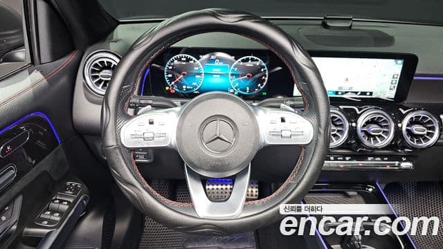 Mercedes-Benz GLB-Class 2021 — ფოტო 13/20
