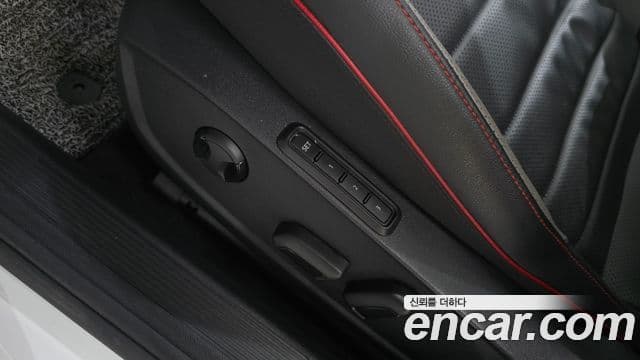 Volkswagen Golf 2023 — ფოტო 19/20