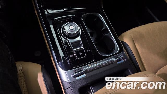 Kia Carnival 2022 — фото 9 из 20