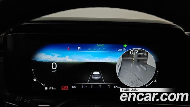 Kia Carnival 2023 — ფოტო 8/20