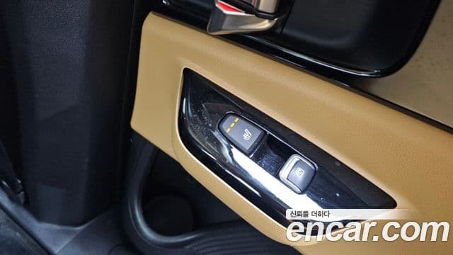 Kia Carnival 2023 — ფოტო 19/20