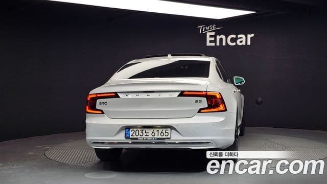 Volvo S90 2022 — ფოტო 4/20