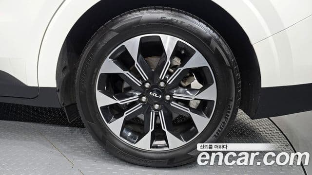 Kia Carnival 2022 — фото 5 из 20