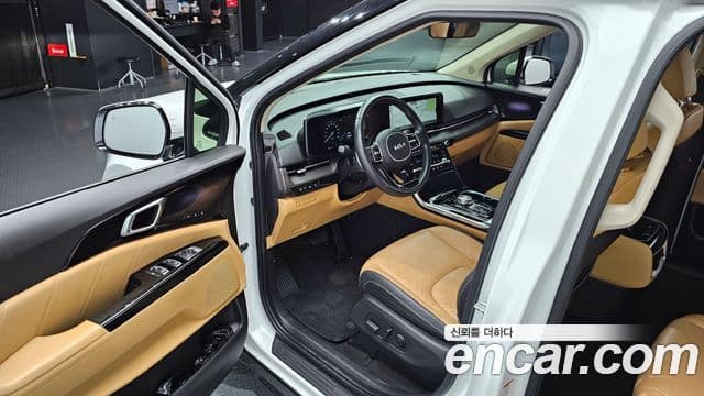 Kia Carnival 2022 — фото 11 из 20
