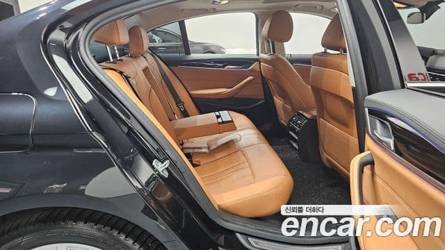 BMW 5 Series 2019 — ფოტო 11/20