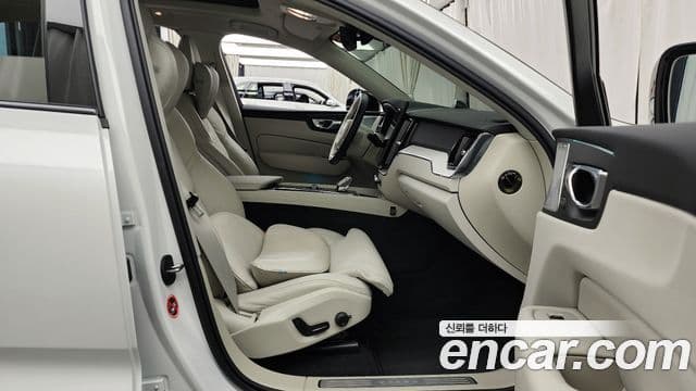 Volvo XC60 2025 — ფოტო 11/20