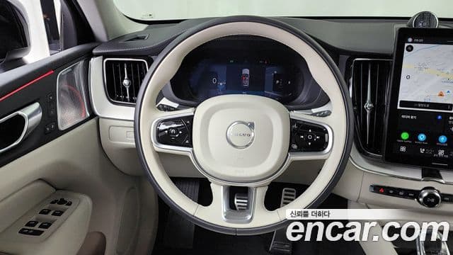 Volvo XC60 2025 — ფოტო 13/20