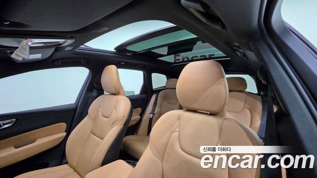 Volvo XC60 2023 — Фото 12/20