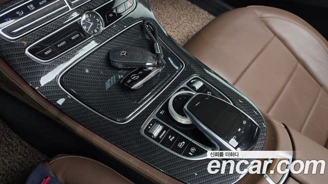 Mercedes-Benz E-Class 2018 — Şəkil 16/20