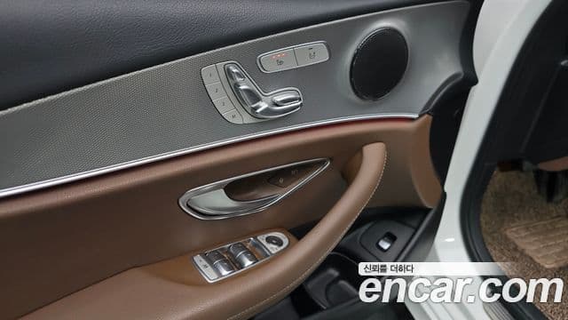 Mercedes-Benz E-Class 2018 — Şəkil 18/20