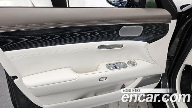 Genesis G90 2024 — Photo 28/33