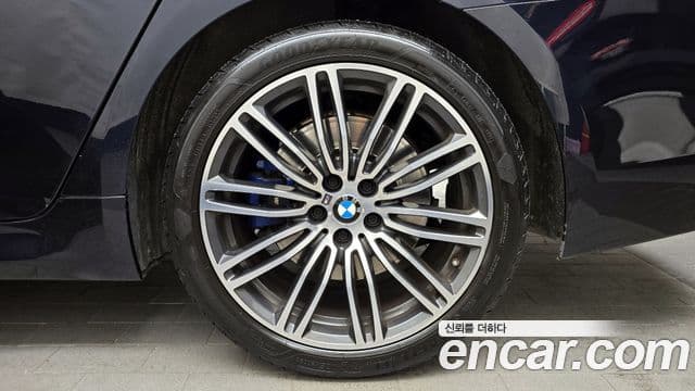 BMW 5 Series 2019 — ფოტო 5/20