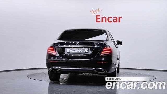 Mercedes-Benz E-Class 2018 — ფოტო 4/20