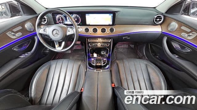 Mercedes-Benz E-Class 2018 — ფოტო 7/20