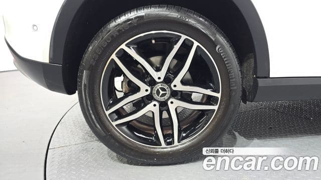 Mercedes-Benz GLA-Class 2019 — Şəkil 5/20