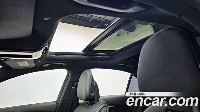 Mercedes-Benz C-Class 2023 — ფოტო 19/20