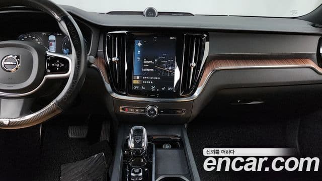 Volvo S60 2020 — Şəkil 17/20