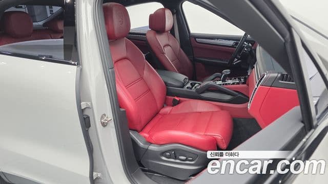 Porsche Cayenne 2022 — Photo 9/20