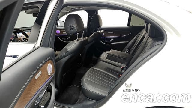 Mercedes-Benz E-Class 2020 — Фото 11/20