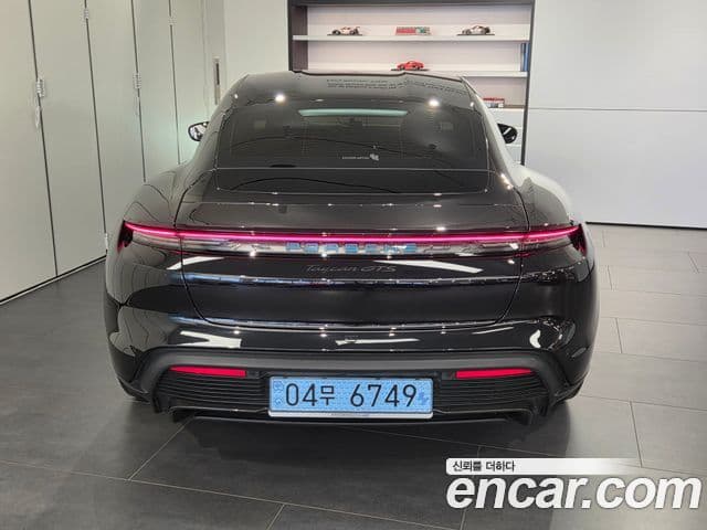 Porsche Taycan 2025 — ფოტო 19/20